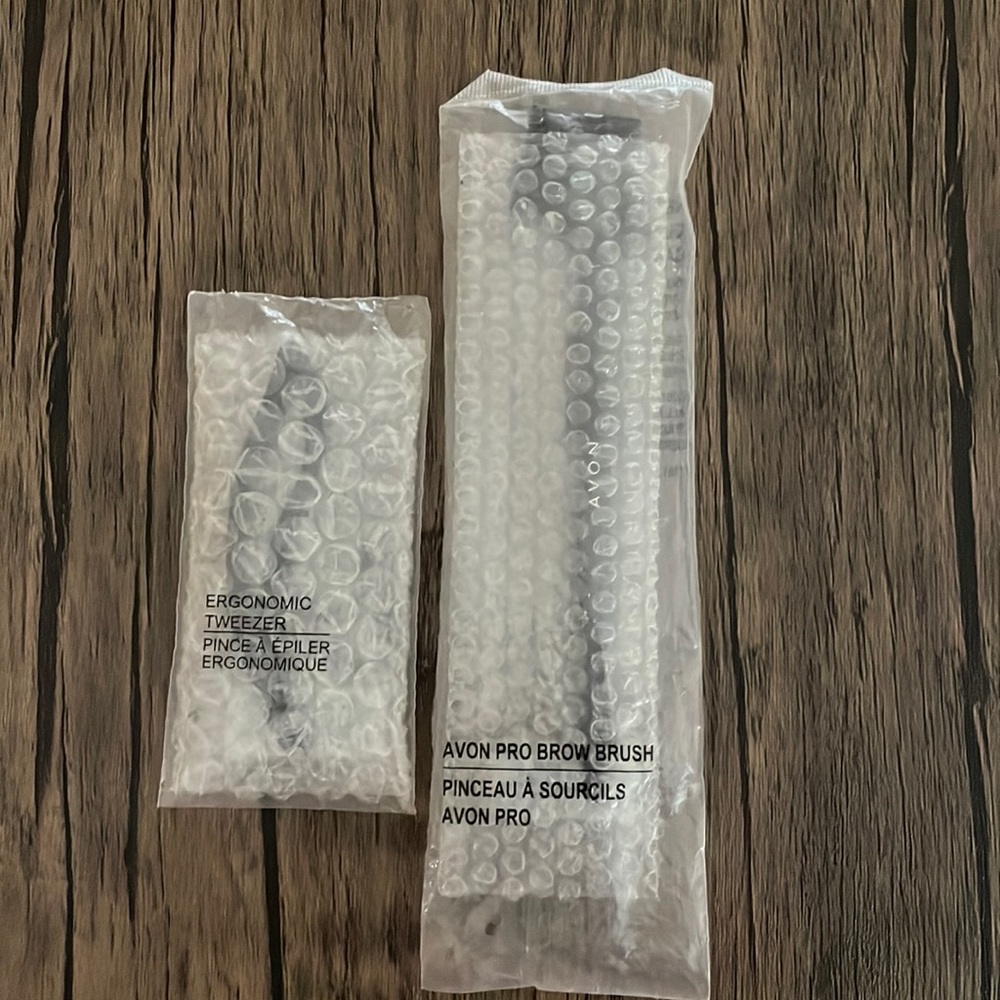 Avon eyebrow brush & tweezers.